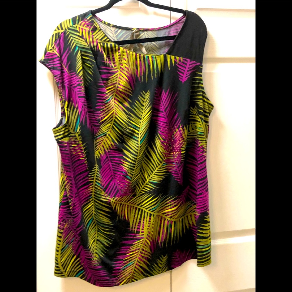 One area print top